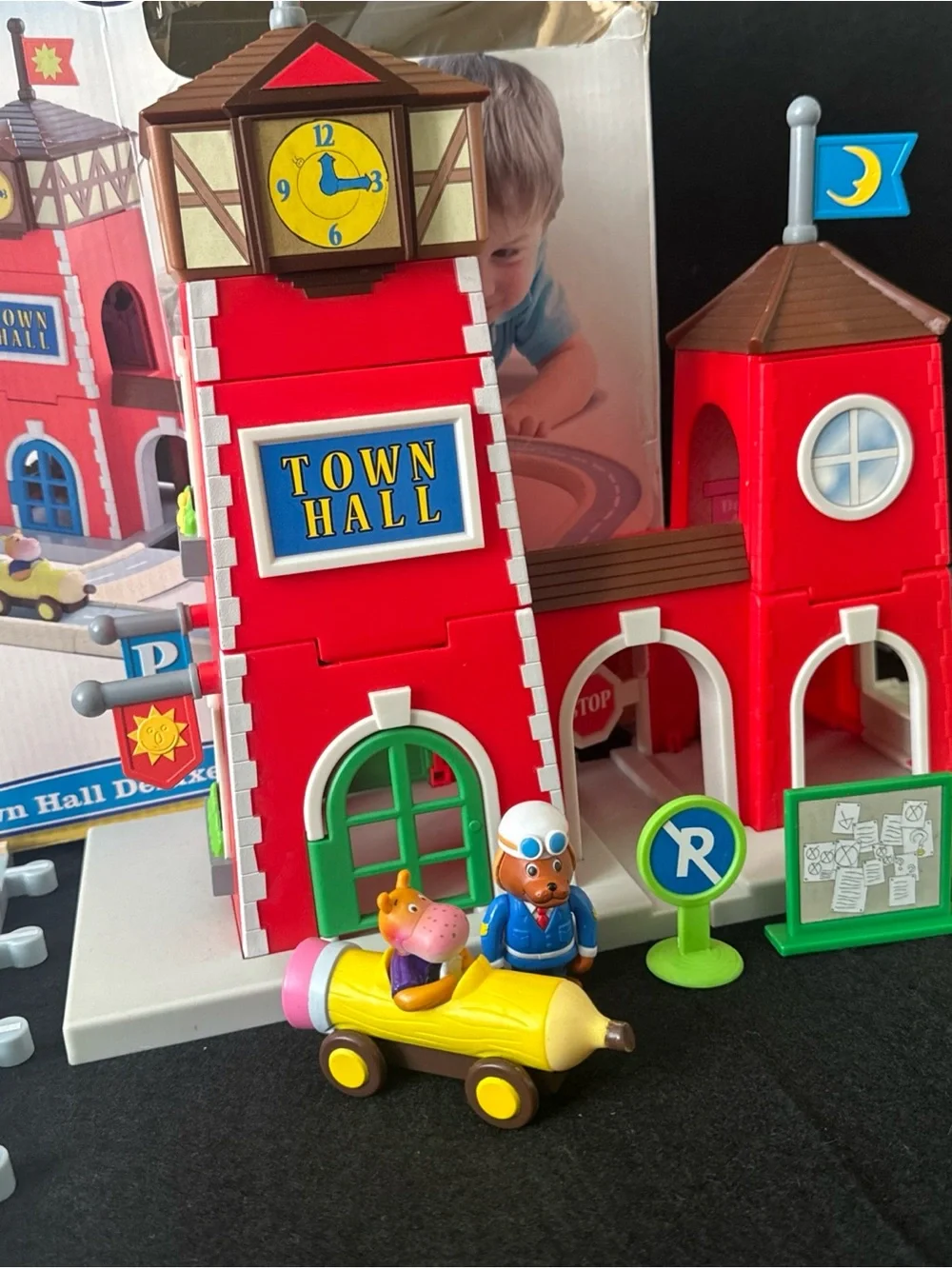 Richard Scarry's Busytown Deluxe Play Set Town Hall w/ Track Figures & Org Box
